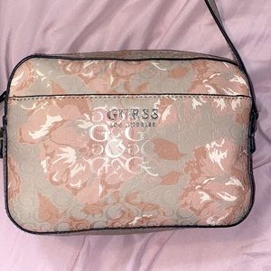 🤍 guess purse